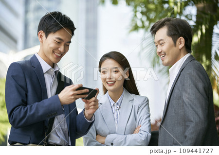 asian business people chatting outdoors 109441727