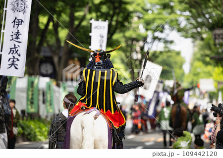 仙台青葉まつり　時代絵巻騎乗武士巡行 109442120