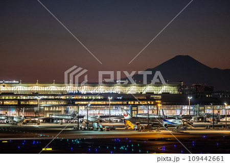 羽田空港の風景・夕暮れの風景・第3ターミナル・Terminal3 109442661