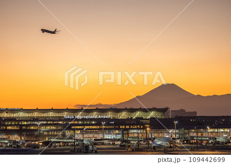 羽田空港の風景・夕暮れの風景・第3ターミナル・Terminal3 109442699