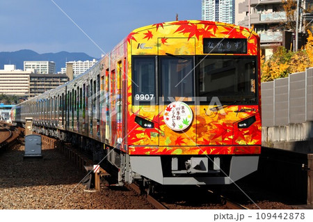 【北大阪急行】9000形〜箕面四季彩都もみじ号〜（南北線：桃山台駅） 109442878