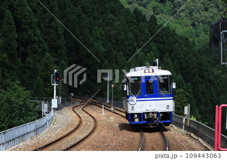 智頭急行恋山形駅に到着するHOT3500形 109443063