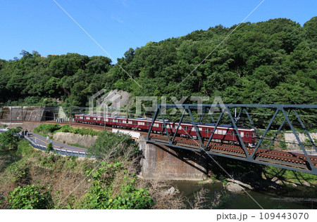 能勢電鉄 猪名川を渡る7200系電車 能勢電鉄 猪名川を渡る7200系電車 109443070