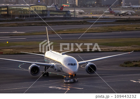 羽田空港の風景・夕暮れの風景・全日空・ボーイング787 羽田空港の風景・夕暮れの風景・全日空・ボーイング787 109443232