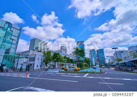 神奈川県川崎市川崎区駅前本町の川崎駅東口 ルフロン駅前広場付近からロータリー方面を見る 神奈川県川崎市川崎区駅前本町の川崎駅東口 ルフロン駅前広場付近からロータリー方面を見る 109443287