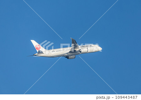 羽田空港を離陸する旅客機・航空機・日本航空ボーイング787 羽田空港を離陸する旅客機・航空機・日本航空ボーイング787 109443487