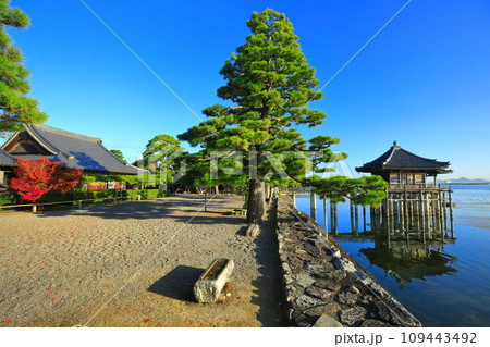 【滋賀県】快晴の浮御堂(満月寺) 【滋賀県】快晴の浮御堂(満月寺) 109443492