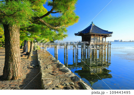 【滋賀県】快晴の浮御堂（満月寺） 109443495