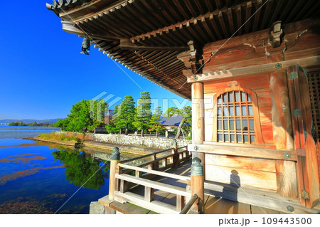 【滋賀県】快晴の浮御堂（満月寺） 109443500