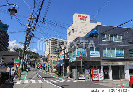西宮市 甲陽園駅前の街並み 西宮市 甲陽園駅前の街並み 109443888