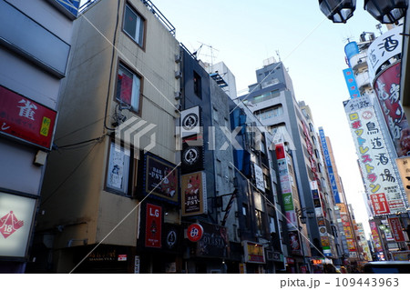 歌舞伎町の繁華街 109443963