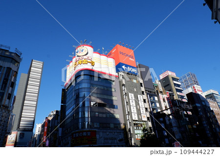 歌舞伎町ゴジラロード周辺の風景 歌舞伎町ゴジラロード周辺の風景 109444227