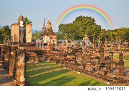 スコータイ歴史公園のワット・マハータート遺跡 スコータイ歴史公園のワット・マハータート遺跡 109445015