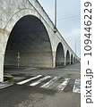高架下のトンネル 109446229