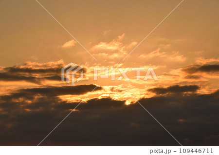 夕景、夕焼け雲 109446711