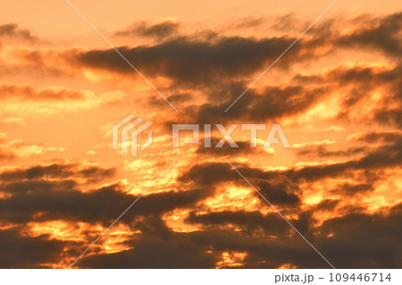 夕景、夕焼け雲 109446714