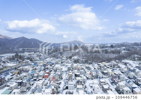 冬の住宅街（空撮） 109446756