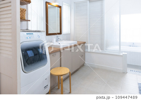 綺麗な洗面室 109447489