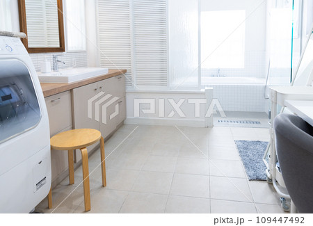 綺麗な洗面室 109447492