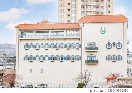 兵庫県宝塚市　タカラジェンヌを養成する学校　宝塚音楽学校 109448242
