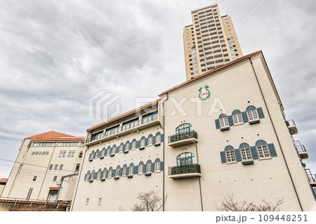 兵庫県宝塚市 タカラジェンヌを養成する学校 宝塚音楽学校 兵庫県宝塚市 タカラジェンヌを養成する学校 宝塚音楽学校 109448251