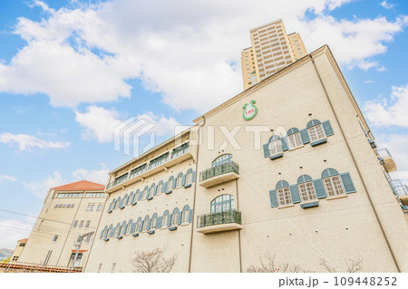 兵庫県宝塚市　タカラジェンヌを養成する学校　宝塚音楽学校 109448252