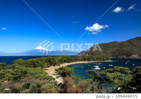 春の西伊豆戸田御浜岬と富士山の絶景 春の西伊豆戸田御浜岬と富士山の絶景 109449035