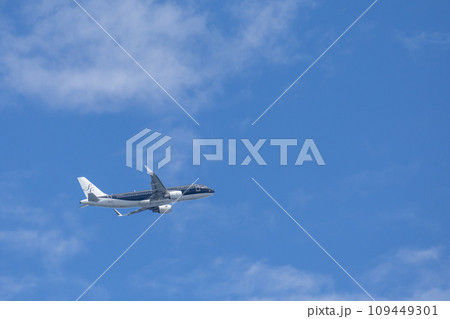 羽田空港を離陸した旅客機・航空機・スターフライヤーA320 羽田空港を離陸した旅客機・航空機・スターフライヤーA320 109449301