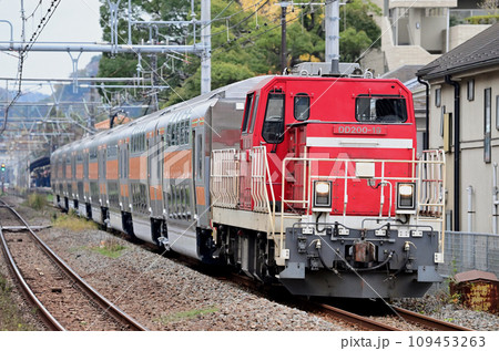 横須賀線 北鎌倉ー大船 JR貨物 DD200-19(愛知)+JR東日本 サロE233(豊田) 甲種 横須賀線 北鎌倉ー大船 JR貨物 DD200-19(愛知)+JR東日本 サロE233(豊田) 甲種 109453263