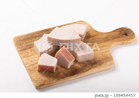 いちごバウムクーヘン (ホワイトチョコかけ) いちごバウムクーヘン (ホワイトチョコかけ) 109454457