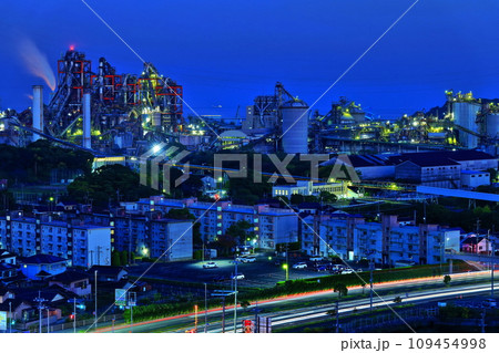 【福岡県】不夜城の工場夜景（UBE三菱セメント） 109454998