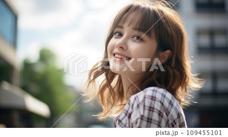 若いショートヘアのビジネスウーマン 若いショートヘアのビジネスウーマン 109455101