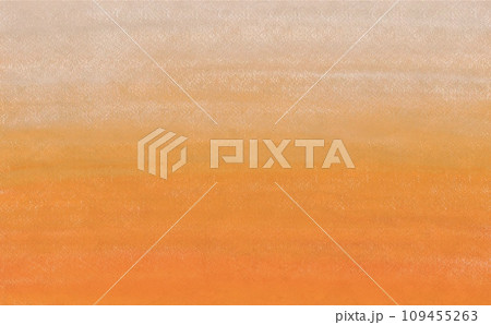 オレンジ色のオイルパステルを塗った色斑テクスチャ 109455263