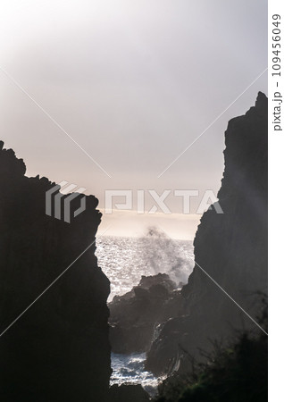 Rough seas at Pfeiffer beach 109456049