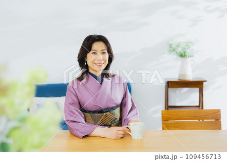 着物を着た女性 着物を着た女性 109456713