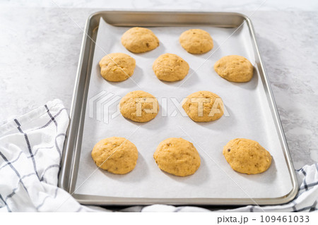 Cooling freshly banana cookies on a kitchen counter. 109461033