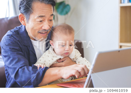 祖父と孫 パソコン 祖父と孫 パソコン 109461059