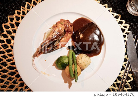 A lean, light, delicious and nutritious brown beef steak. 109464376