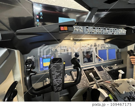 出発準備をする飛行機 出発準備をする飛行機 109467175