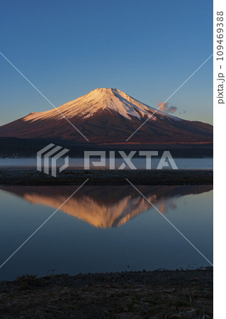 山中湖の逆さ富士 山中湖の逆さ富士 109469388