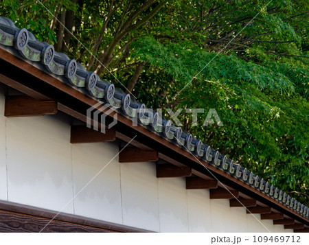 瓦のある風景 徳川園大曾根口の白壁堀 瓦のある風景 徳川園大曾根口の白壁堀 109469712