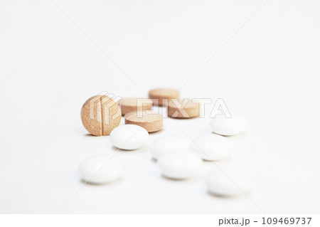 小さな錠剤に秘められた大きな薬効 109469737