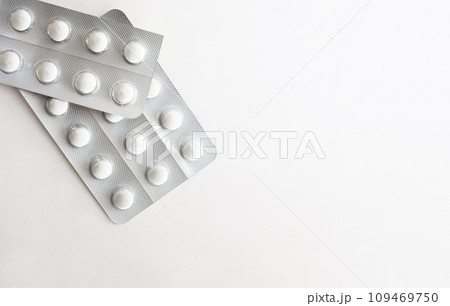 小さな錠剤に秘められた大きな薬効 109469750