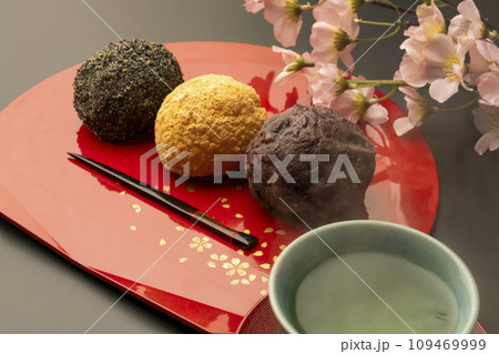 おはぎ 三色おはぎ 黒背景 お茶 おはぎ 三色おはぎ 黒背景 お茶 109469999