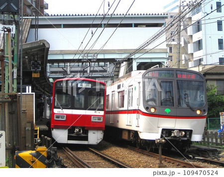 京急 北品川駅 2011年 京急1500形と都営地下鉄5300形. 京急 北品川駅 2011年 京急1500形と都営地下鉄5300形. 109470524