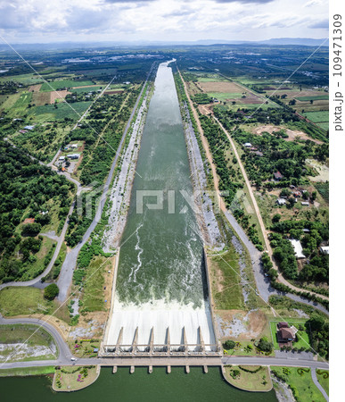 Aerial view of Pasak Chonlasit Dam in Lopburi, thailand 109471309