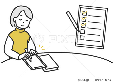 テーブルに座って書類を記入する高齢者女性 テーブルに座って書類を記入する高齢者女性 109471673
