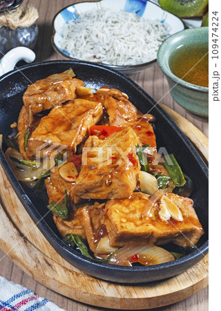 Hotplate tofu with scallion Hotplate tofu with scallion 109474224