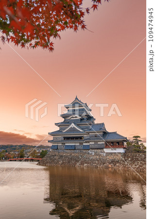 Matsumoto Castle or Crow Castle in Autumn, is one of Japanese premier historic castles in easthern Honshu. Landmark and popular for tourists attraction in Matsumoto city, Nagano Prefecture, Japan Matsumoto Castle or Crow Castle in Autumn, is one of Japanese premier historic castles in easthern Honshu. Landmark and popular for tourists attraction in Matsumoto city, Nagano Prefecture, Japan 109474945