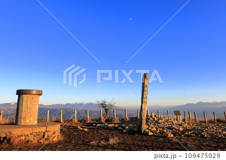 高ボッチ山の山頂／長野県塩尻市 109475029